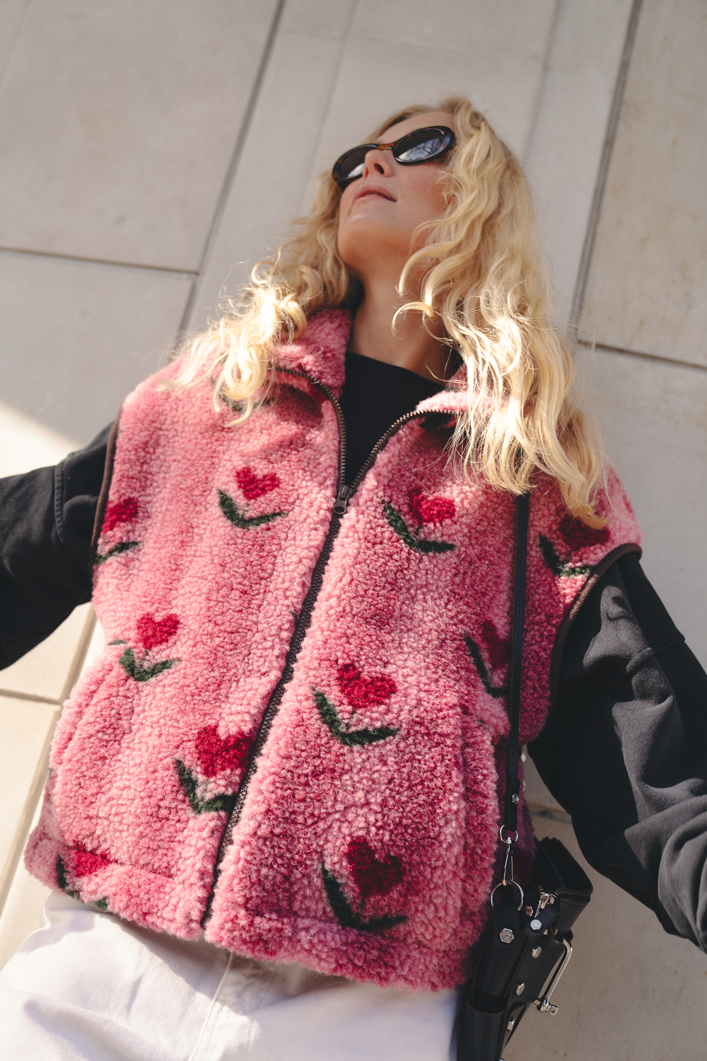 KAMIZELKA MERINO ISLA PATTERN CHERRY