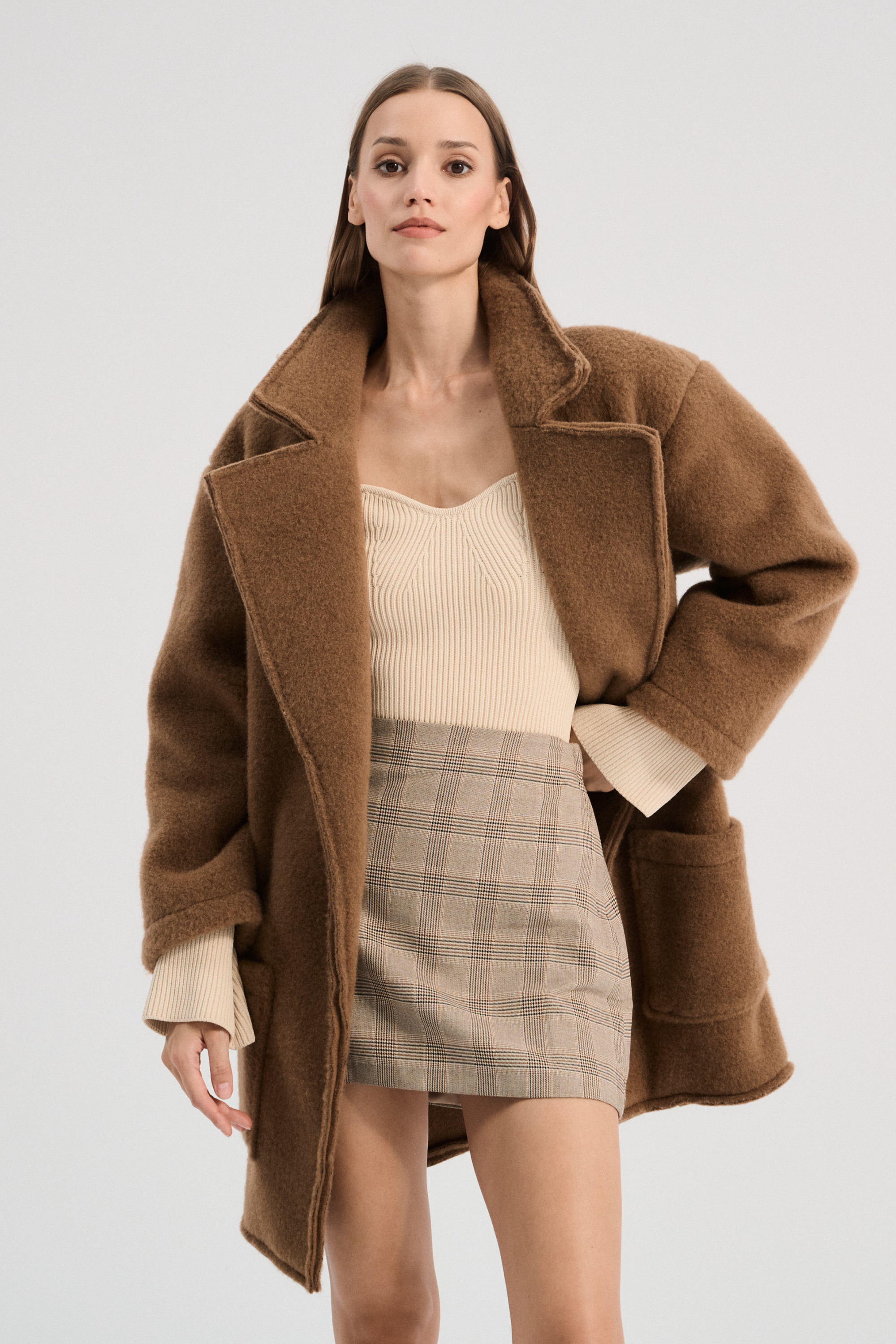 PŁASZCZ WEŁNIANY POKER SHORT CAMELLO