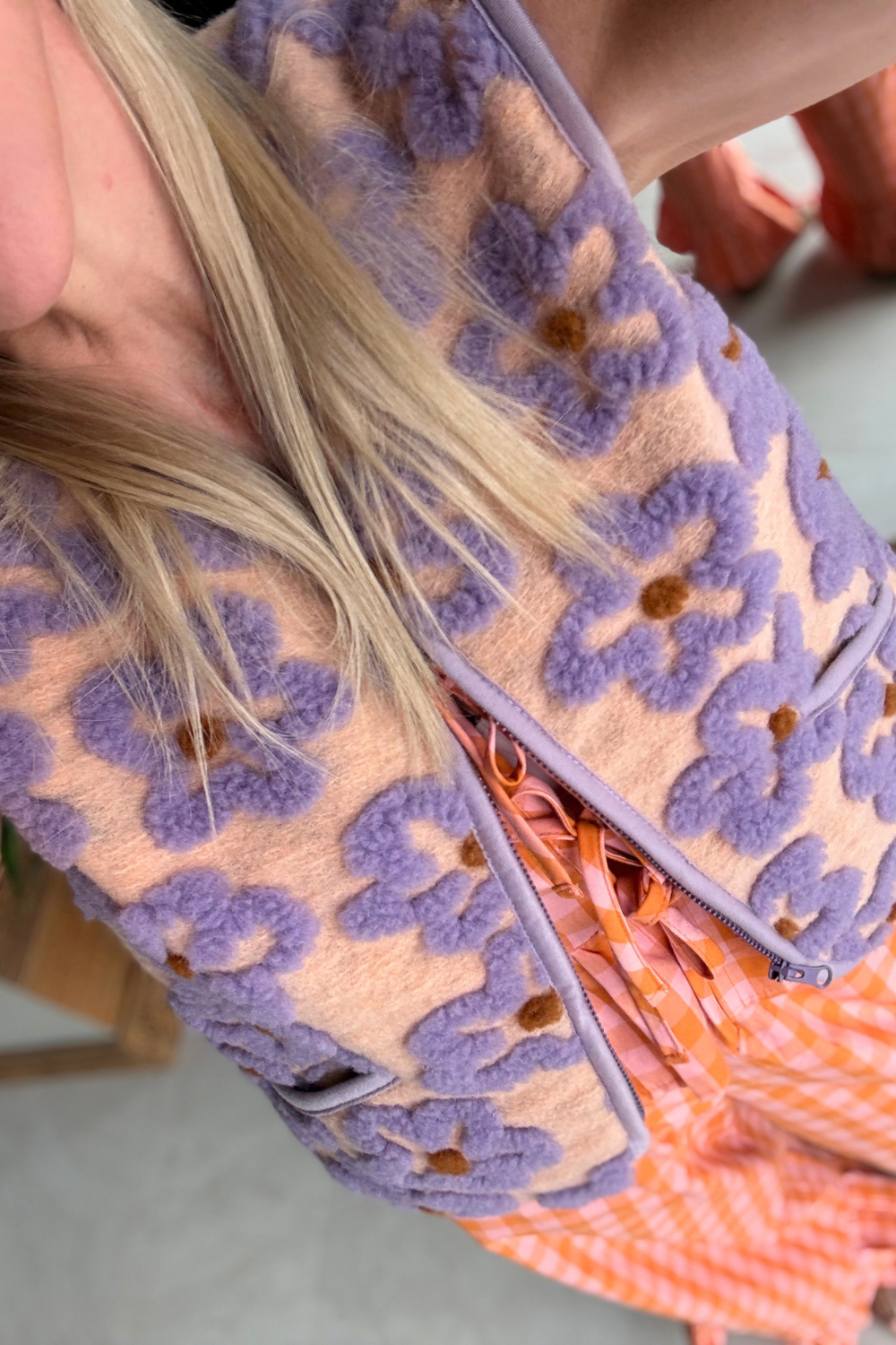 KAMIZELKA MERINO POS FLOWS APRICOT