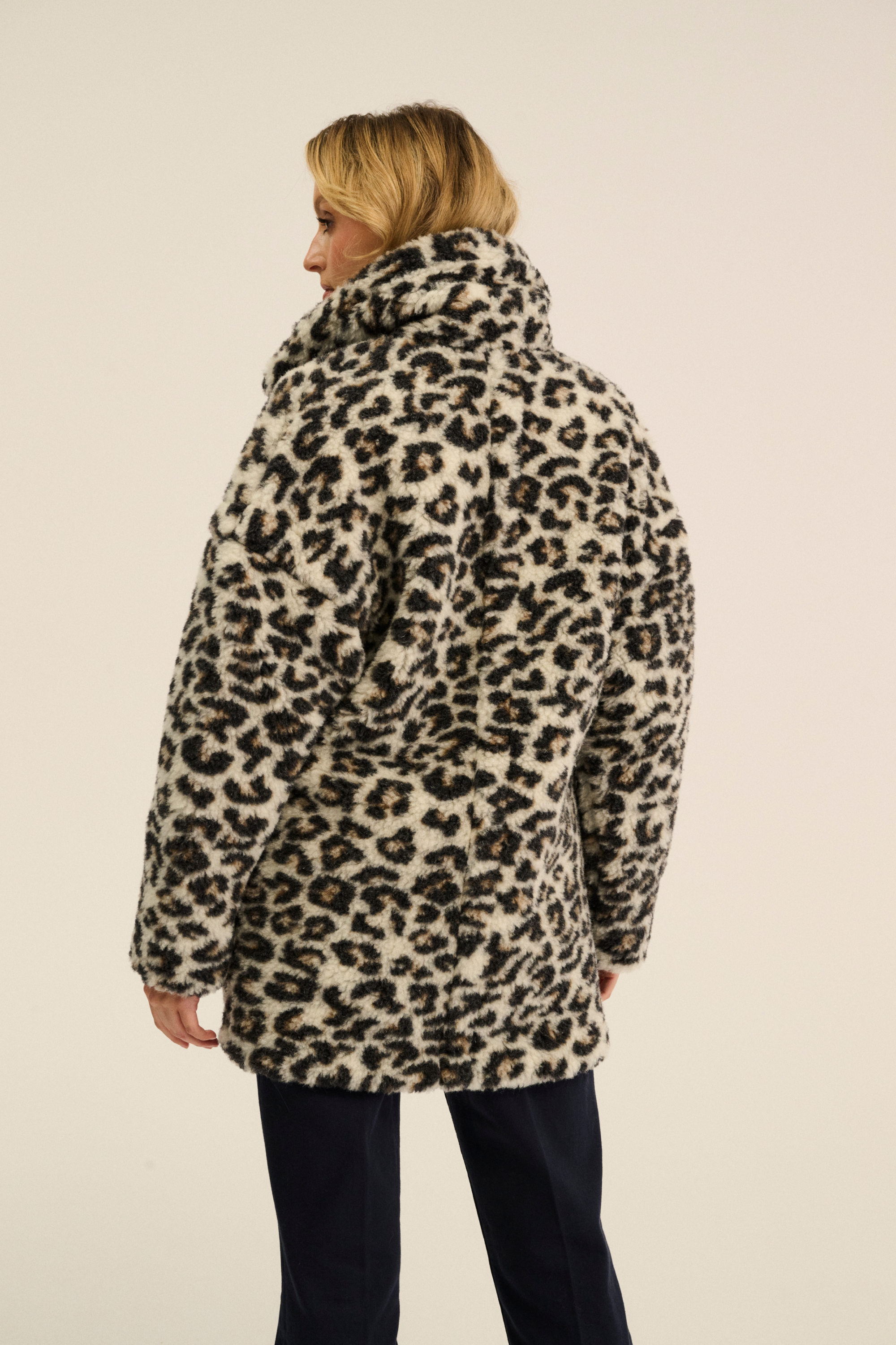 PŁASZCZ TEDDY MID PATTERN LEOPARD BIAŁY