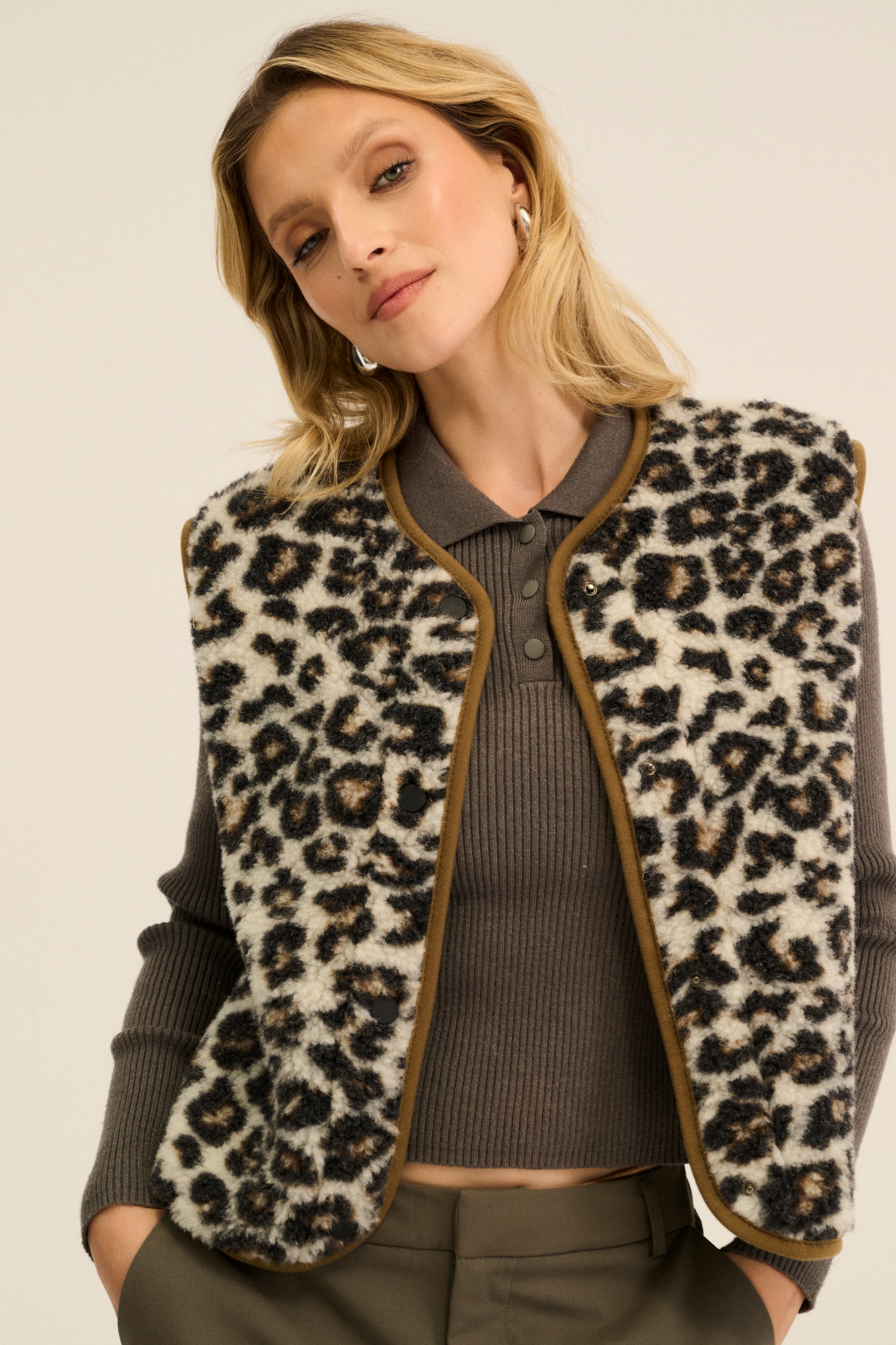 KAMIZELKA TYB PATTERN LEOPARD BIAŁY