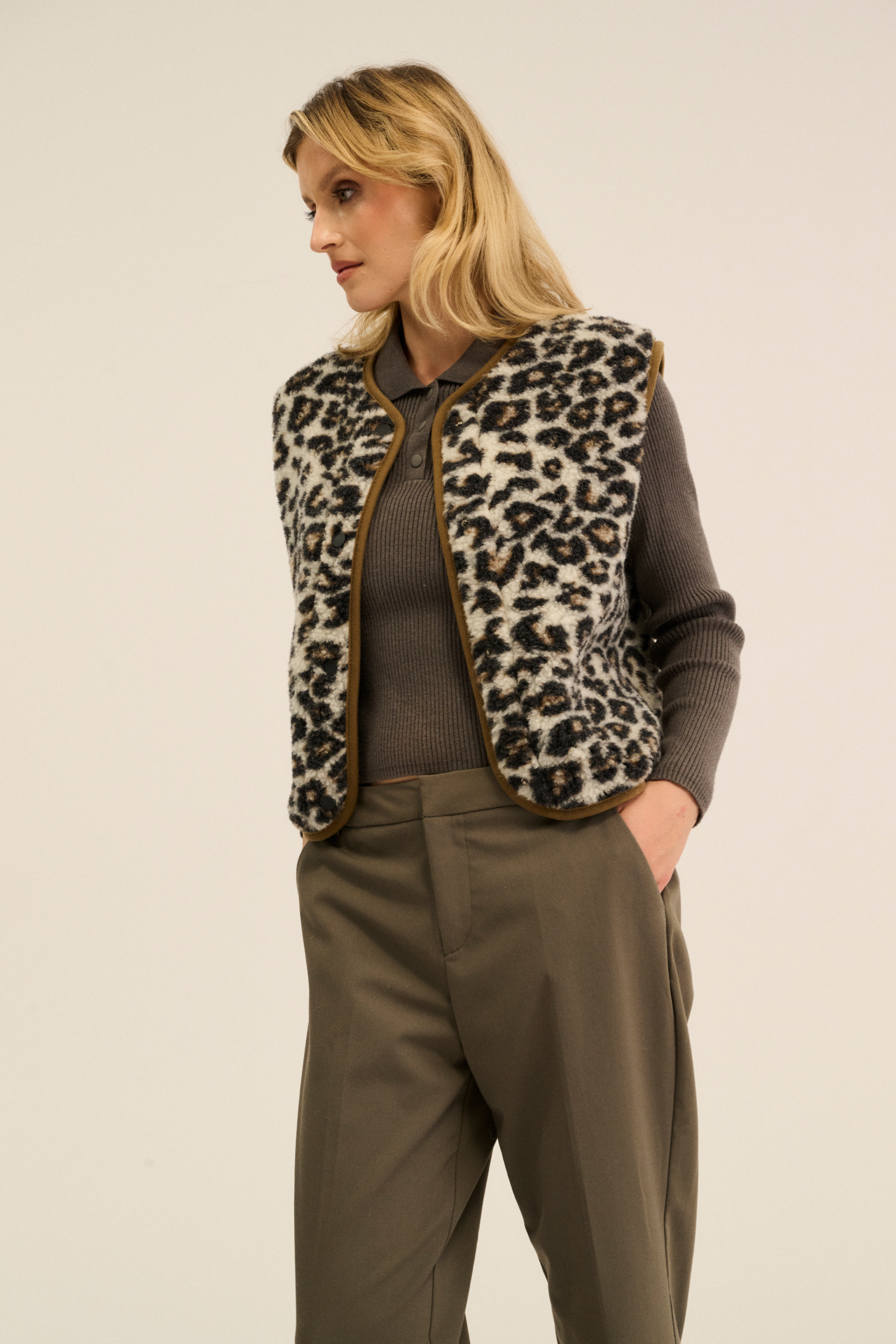 KAMIZELKA TYB PATTERN LEOPARD BIAŁY