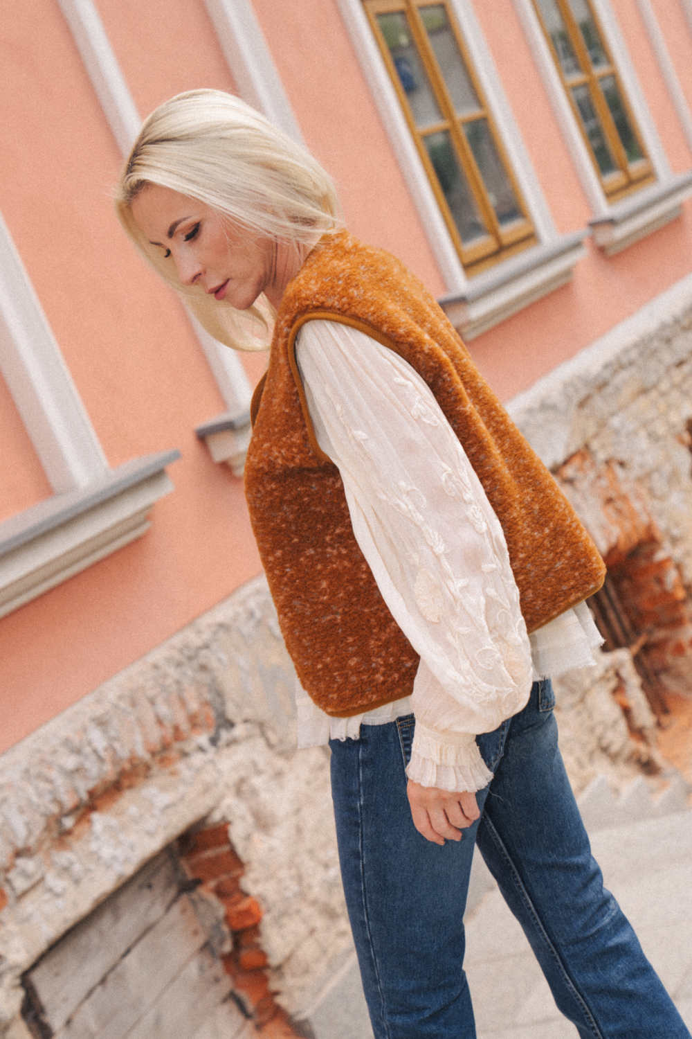 KAMIZELKA TYB PATTERN KROPKI MULTI KARMEL