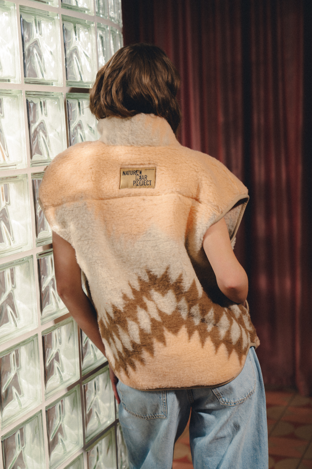 KAMIZELKA SHERPS PATTERN AZTEK MORELA