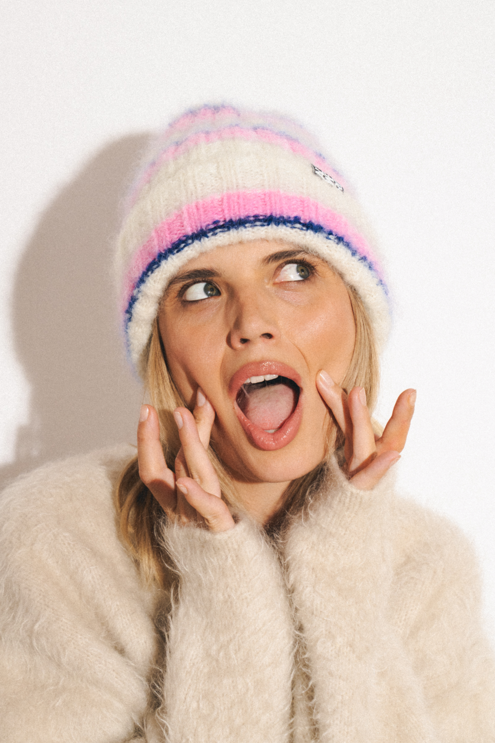 CZAPKA FLUFF RÓŻ/ NATURALNY