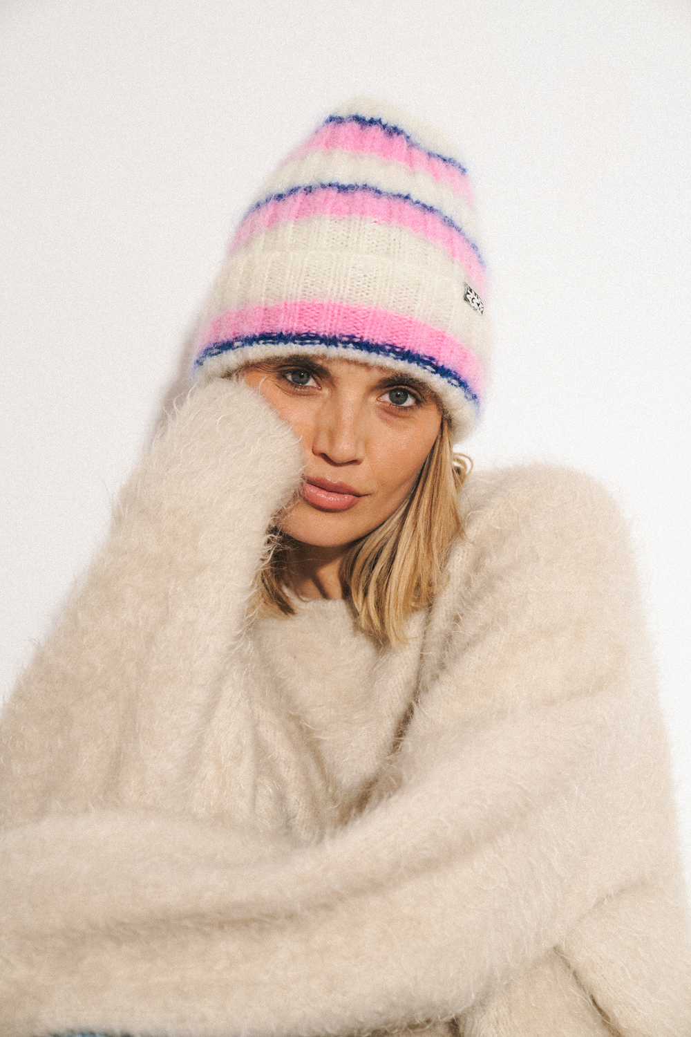 CZAPKA FLUFF RÓŻ/ NATURALNY