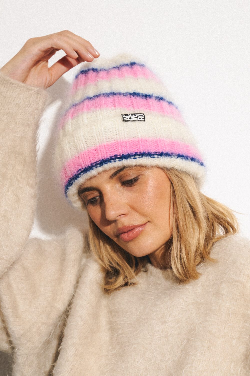 CZAPKA FLUFF RÓŻ/ NATURALNY