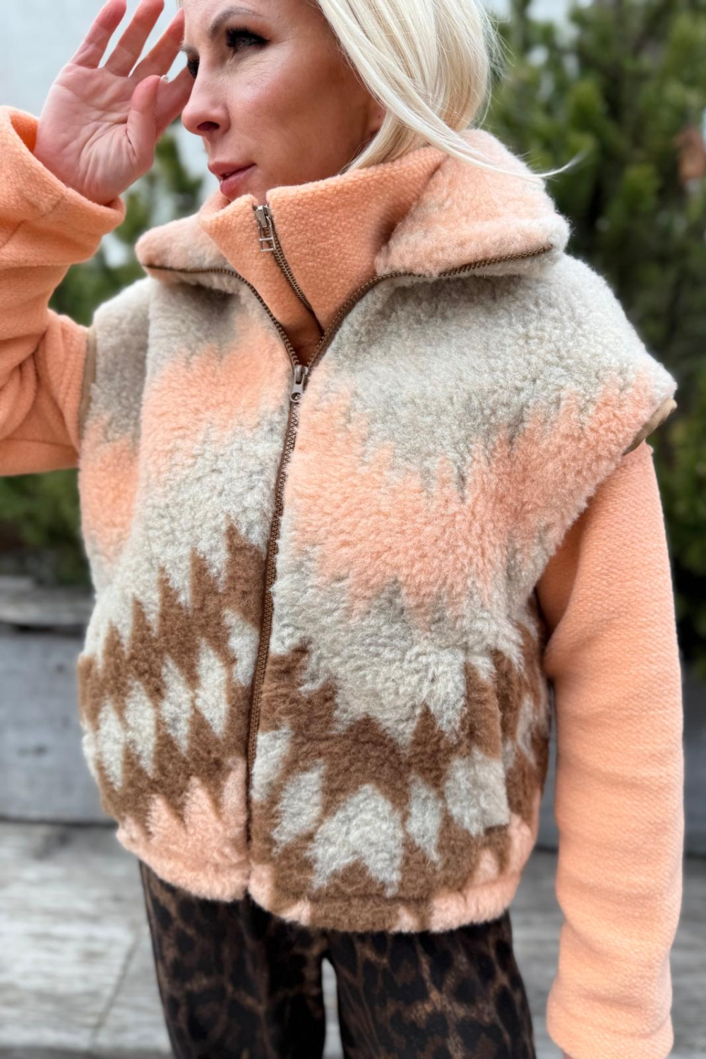 KAMIZELKA ISLA PATTERN AZTEC MORELA