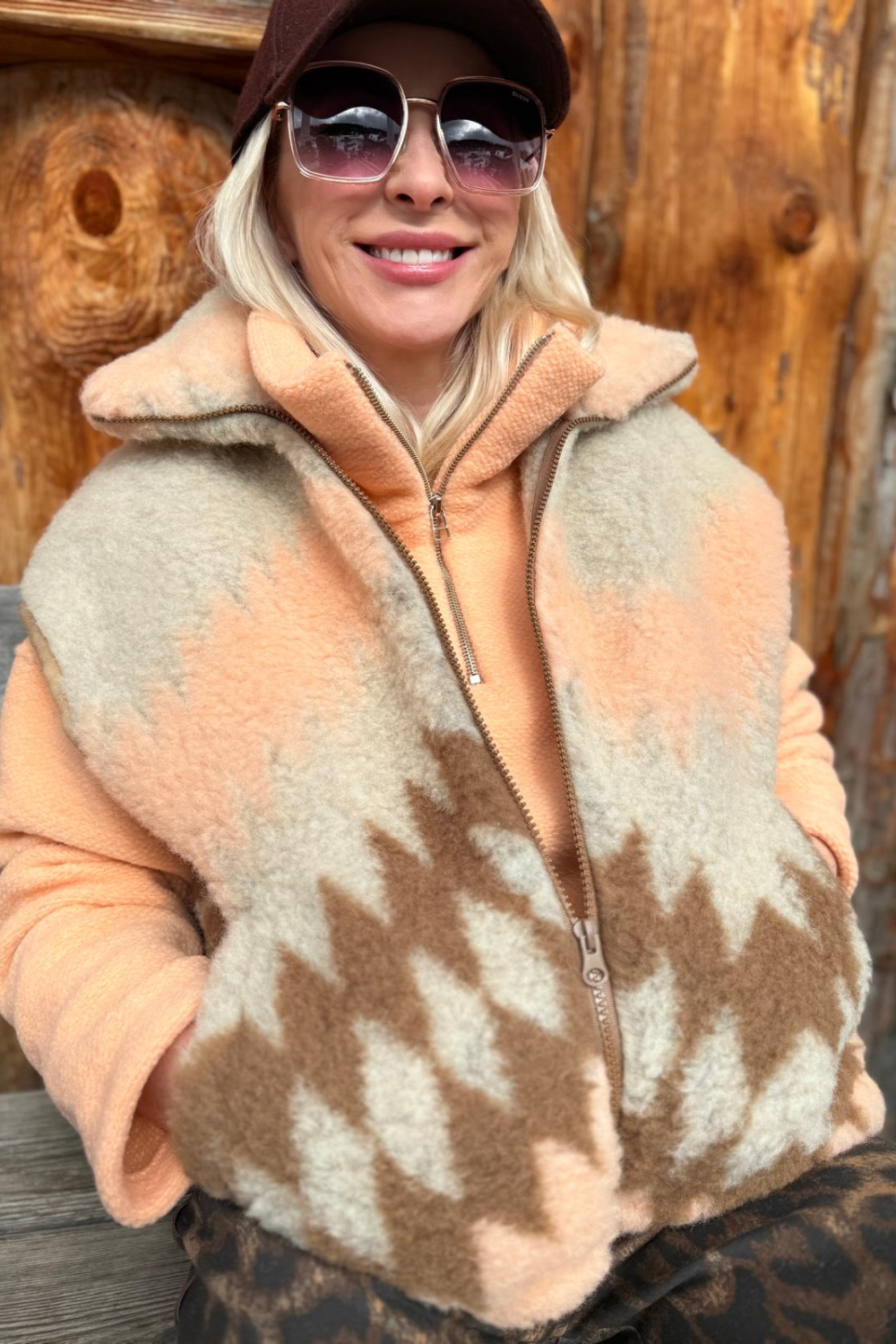 KAMIZELKA ISLA PATTERN AZTEC MORELA