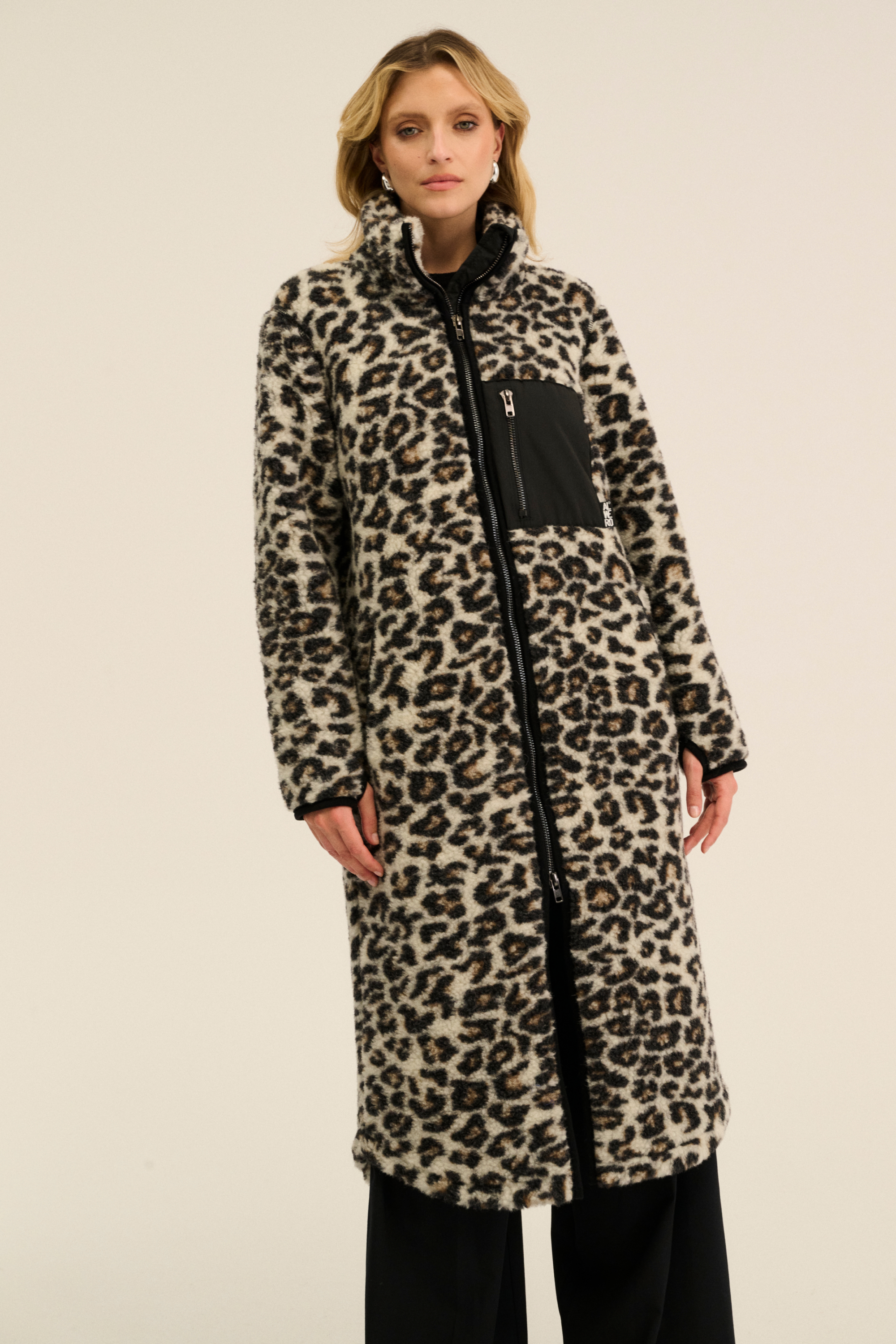 PŁASZCZ SHERPA LONG PATTERN LEOPARD BIAŁY