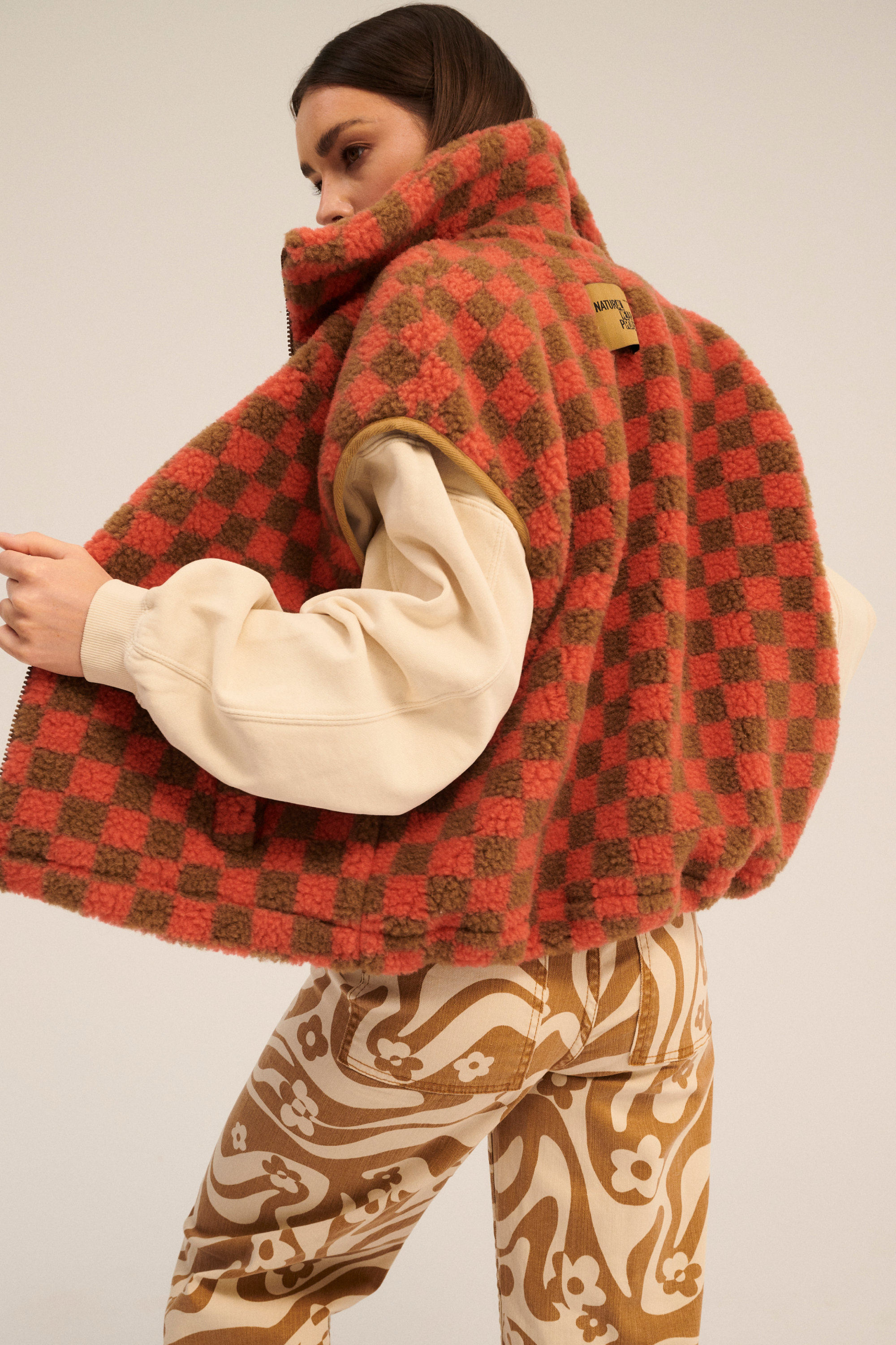 KAMIZELKA WEŁNIANY ISLA PATTERN KORAL CAMELLO