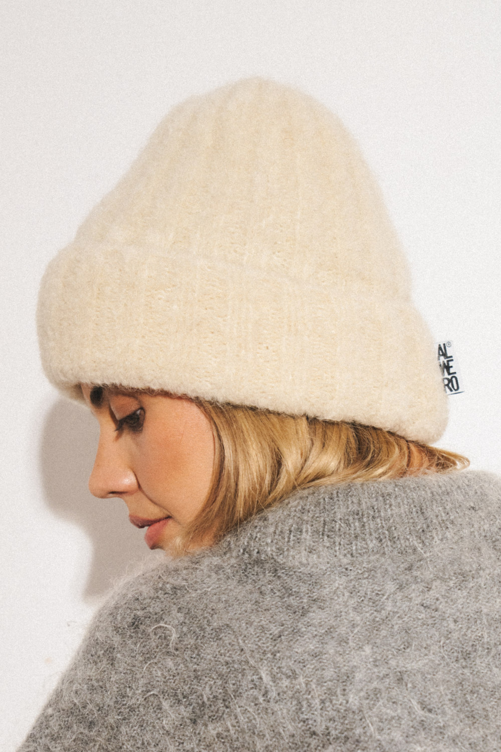 CZAPKA ALPA BOUCLE NATURALNY