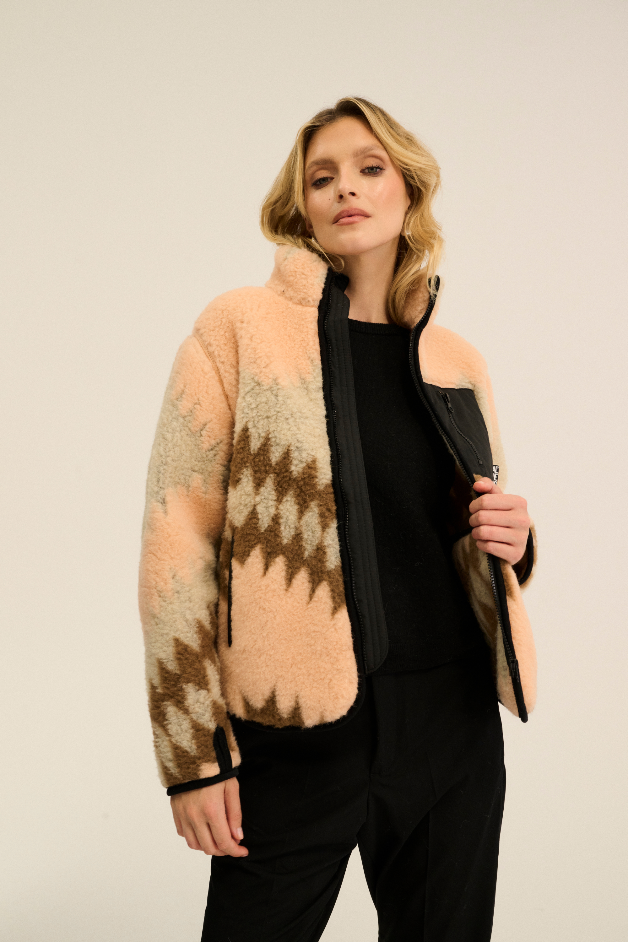 KURTKA SHERPA PATTERN AZTEC MORELA