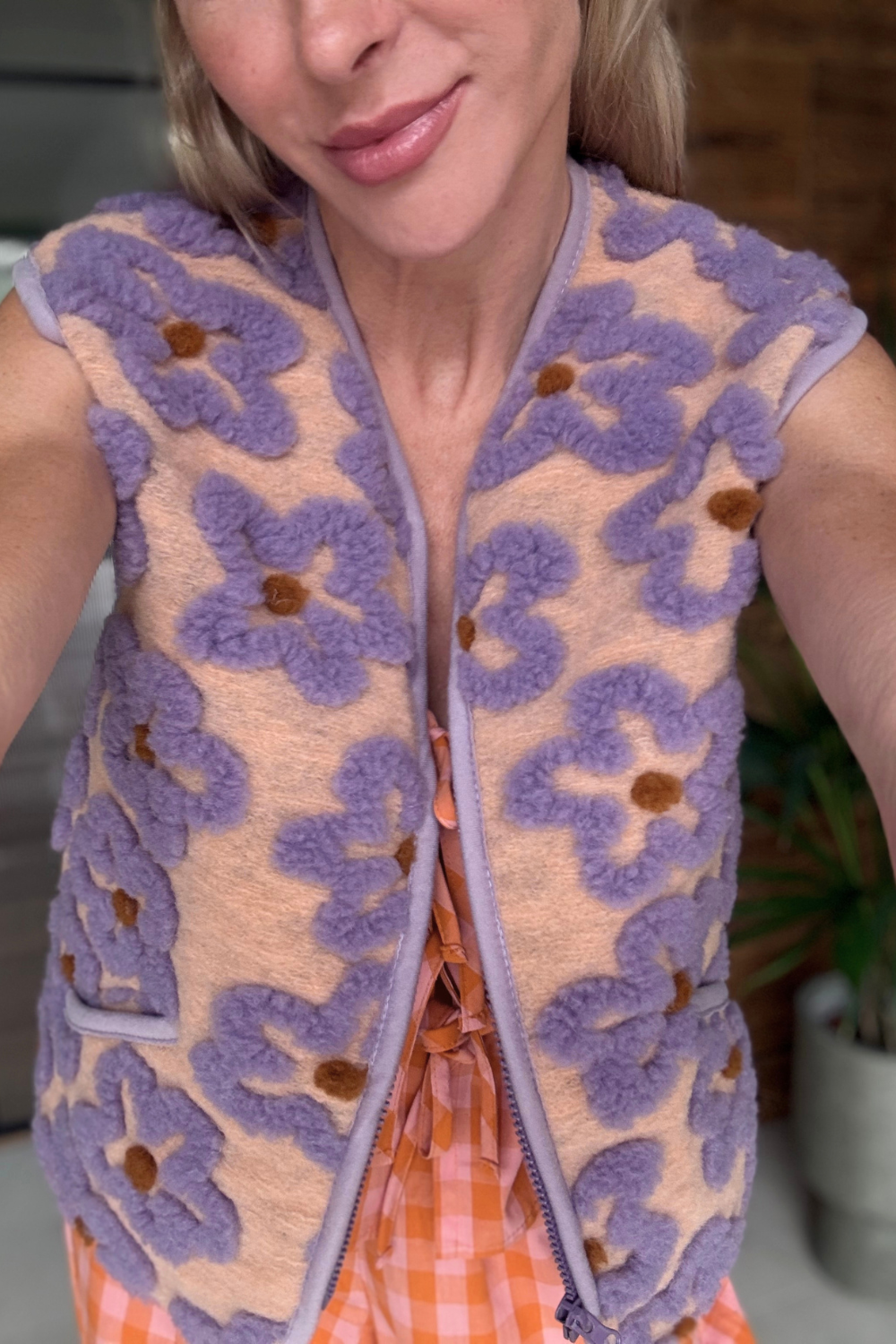KAMIZELKA MERINO POS FLOWS APRICOT