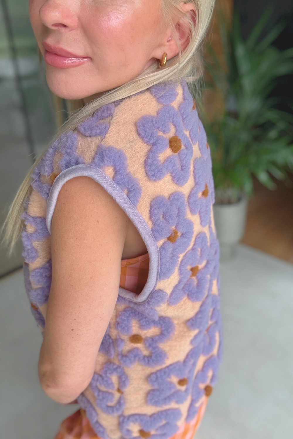 KAMIZELKA MERINO POS FLOWS APRICOT