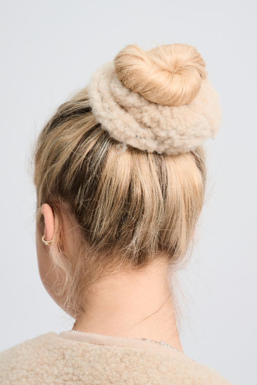 GUMKA WEŁNIANA DO WŁOSÓW FLORA PIASKOWY BRĄZ