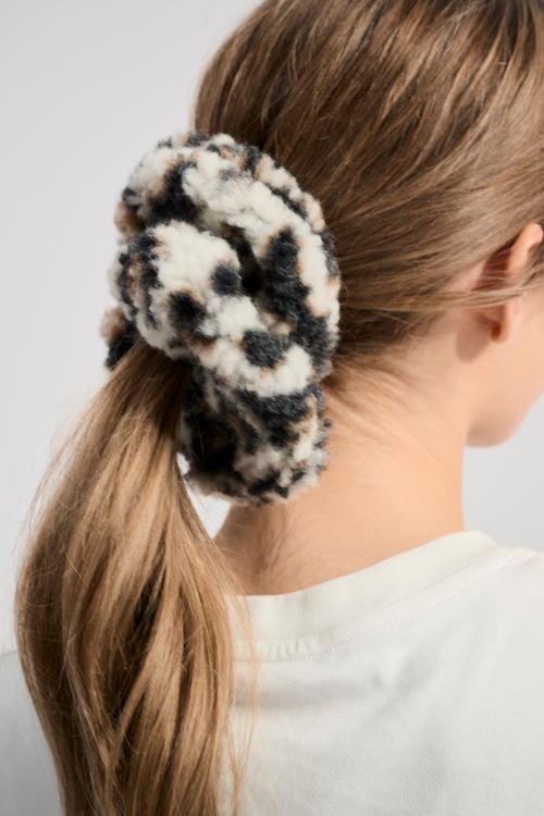 GUMKA WEŁNIANA DO WŁOSÓW FLORA BIAŁY LEOPARD