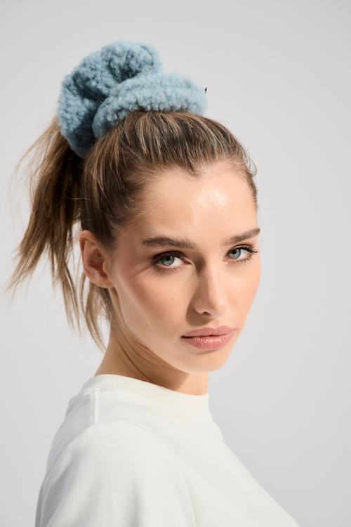 GUMKA WEŁNIANA DO WŁOSÓW FLORA LODOWY NIEBIESKI