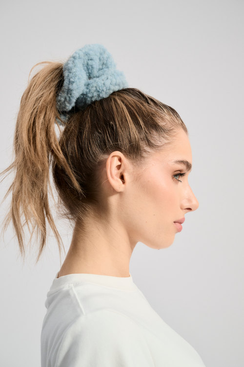 GUMKA WEŁNIANA DO WŁOSÓW FLORA LODOWY NIEBIESKI