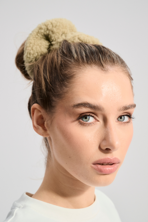 GUMKA WEŁNIANA DO WŁOSÓW FLORA PISTACJA