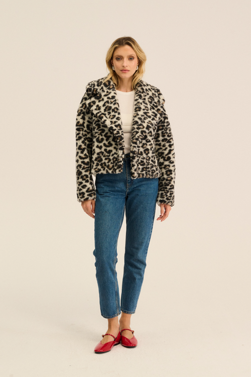 KURTKA TEDDY SHORT PATTERN LEOPARD BIAŁY