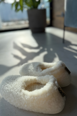 PANTOFLE SO COZY NATURALNY